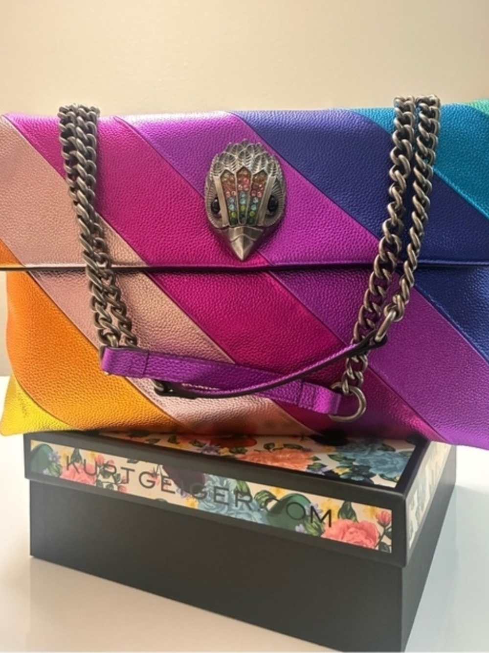 XLKurt Geiger Multicolor Diagonal Stripe Leather Shoulder Bag with Peacock Clasp